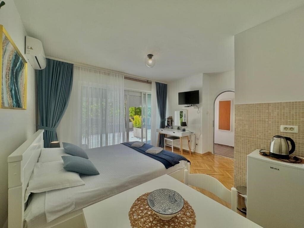 Фото For-A Apartmani 3*