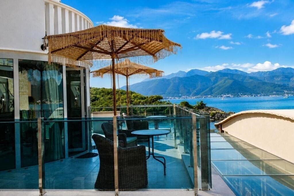 Отель Kristina Hotel 5*