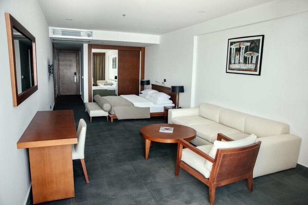 Grand Avala 4* суреті