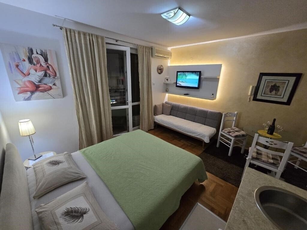 Фото Ivana House Budva 3*