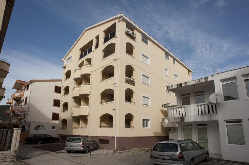 Отель Jovan Apartments 3*