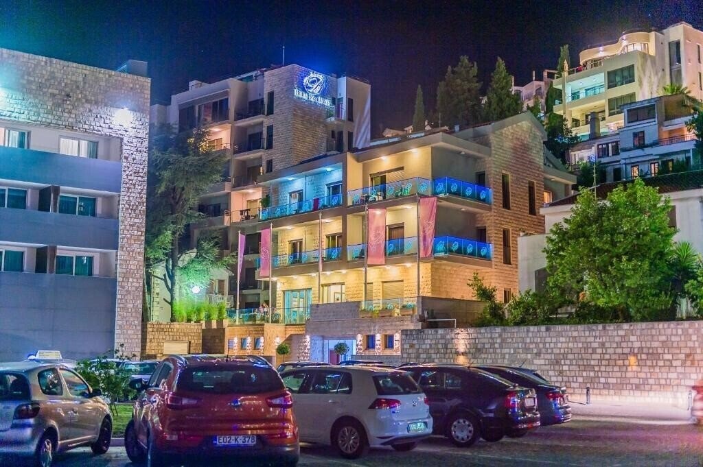 Butua Residence 4* қонақ үйі
