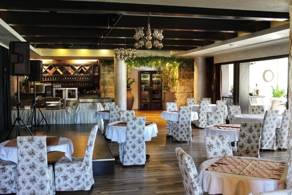 Фото Hotel Opera Jaz 3*
