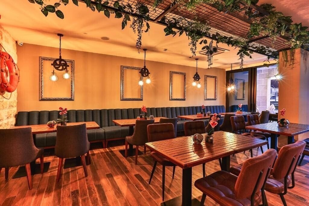 Tate Hotel 4* суреті