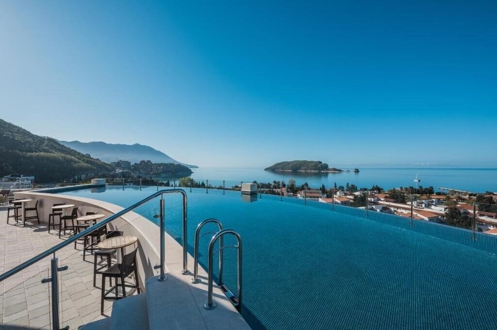 Отель Iberostar Waves Slavija 5*