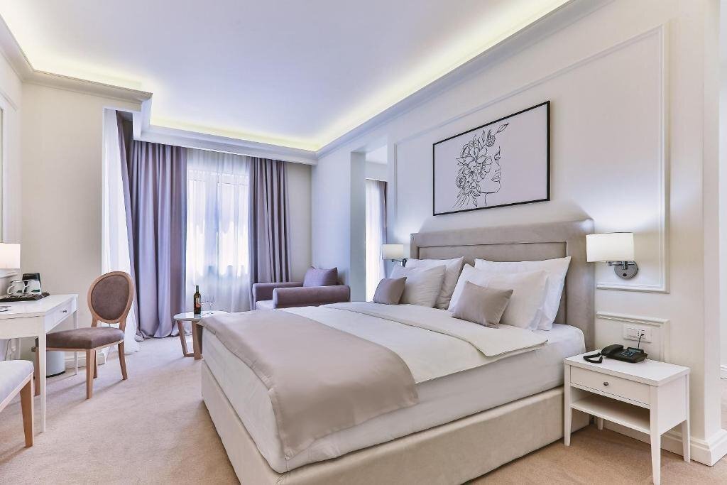 Crown 4* суреті