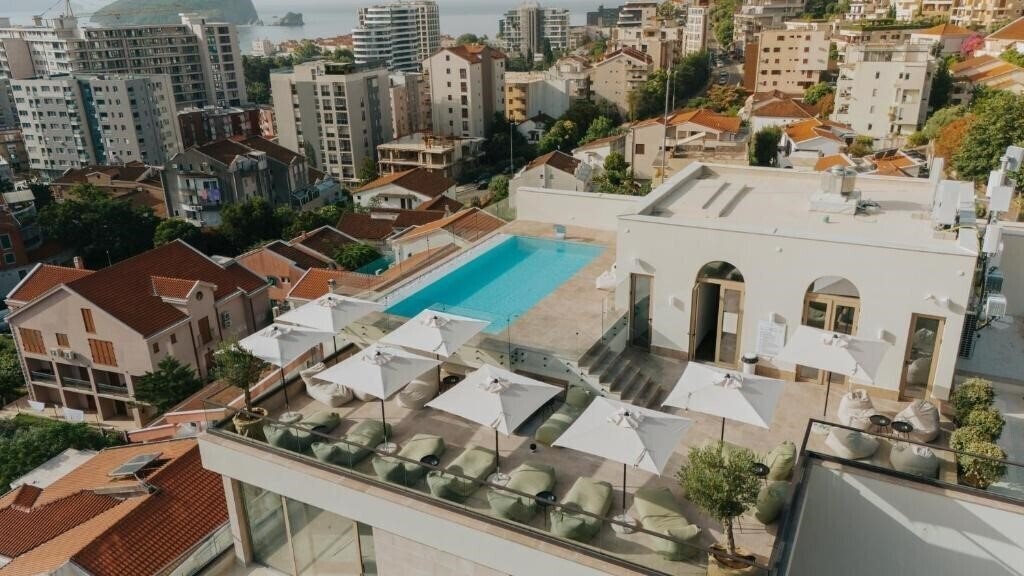 Отель Infinity Hotel & More 4*