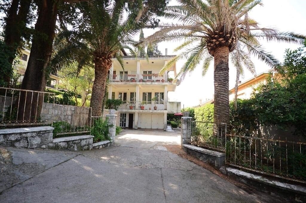 Отель Garden 4*