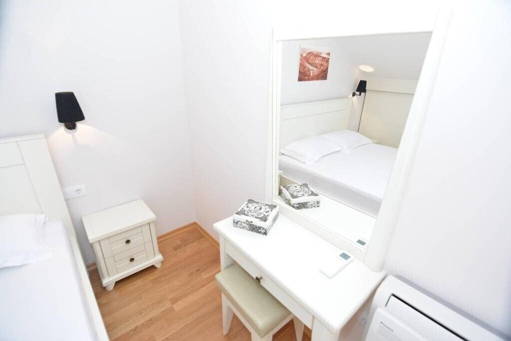 Фото Apartments Dobrotski Dvori 3*