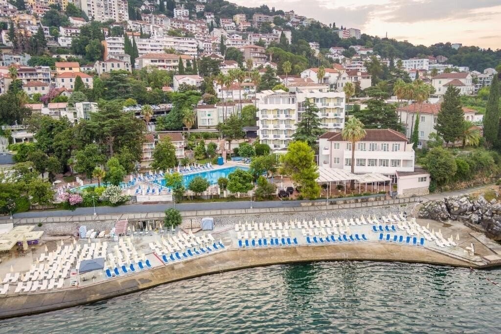 Отель Hunguest Hotel Sun Resort 4*