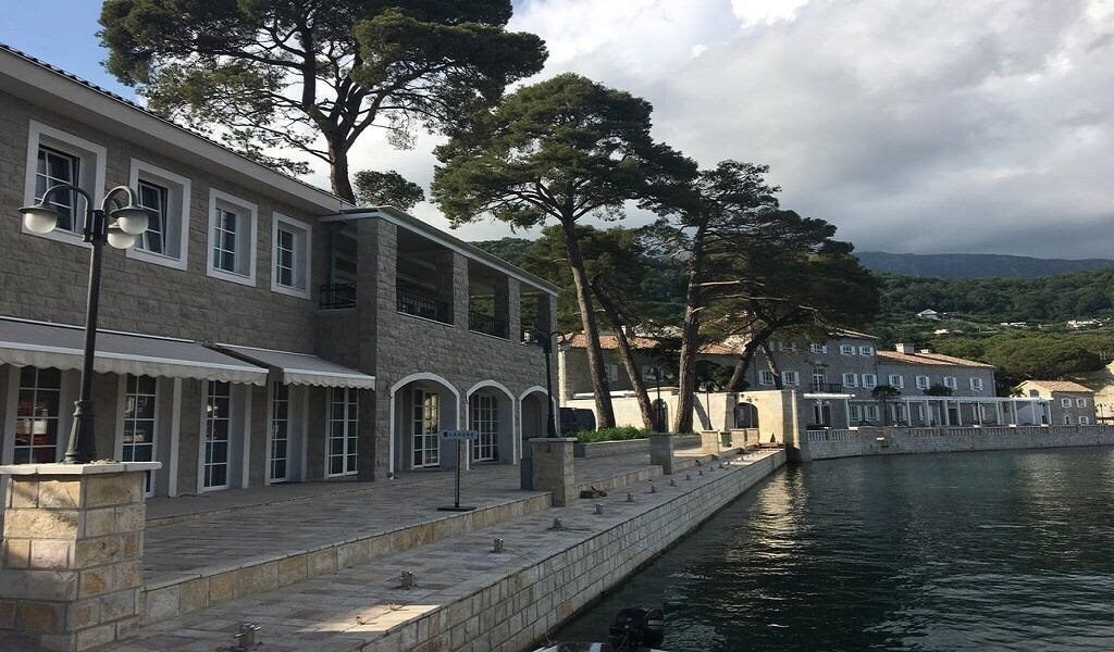 Отель LAZURE HISTORICAL BUILDING 5*