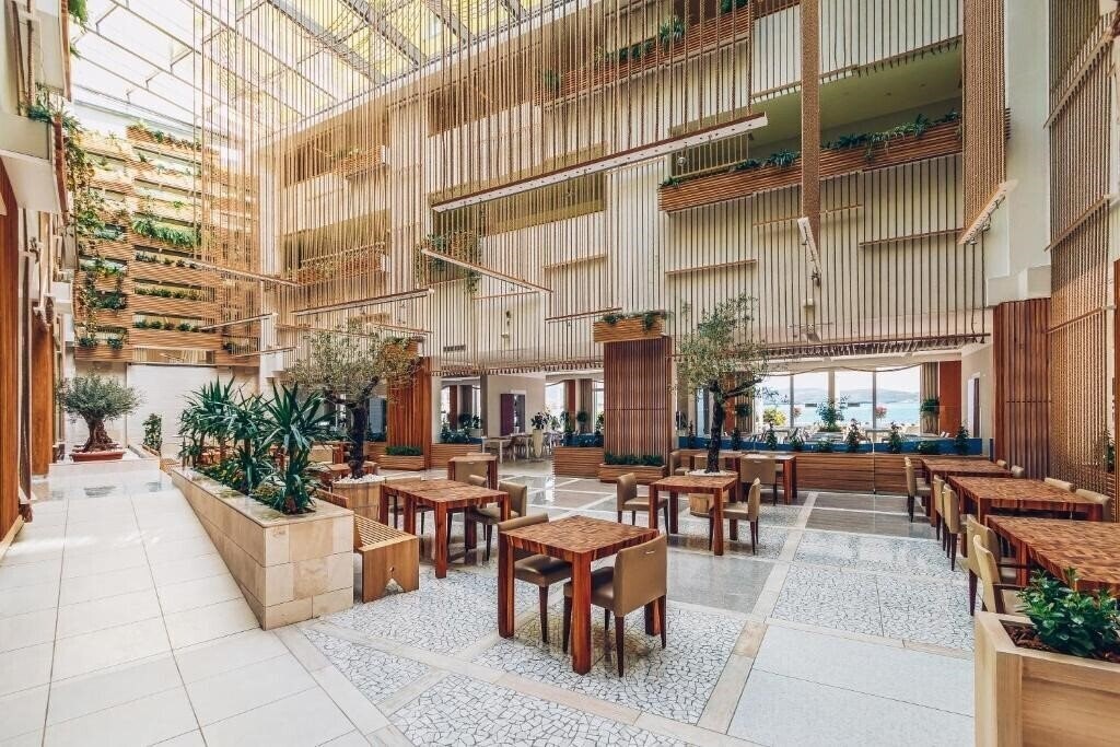 Carine Hotel Park (ex. Carine Park, Park Bijela, Carine Hotel Park Bijela, Iberostar Bijela Park) 4* фотосуреті