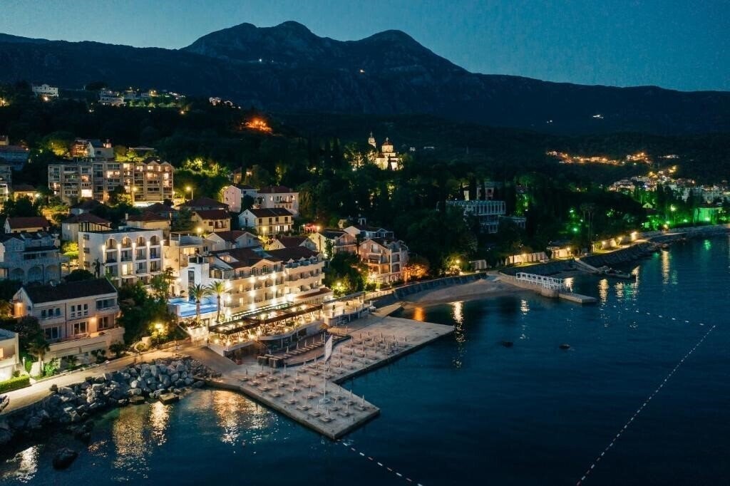 Отель Hotel Perla Annexes 4*