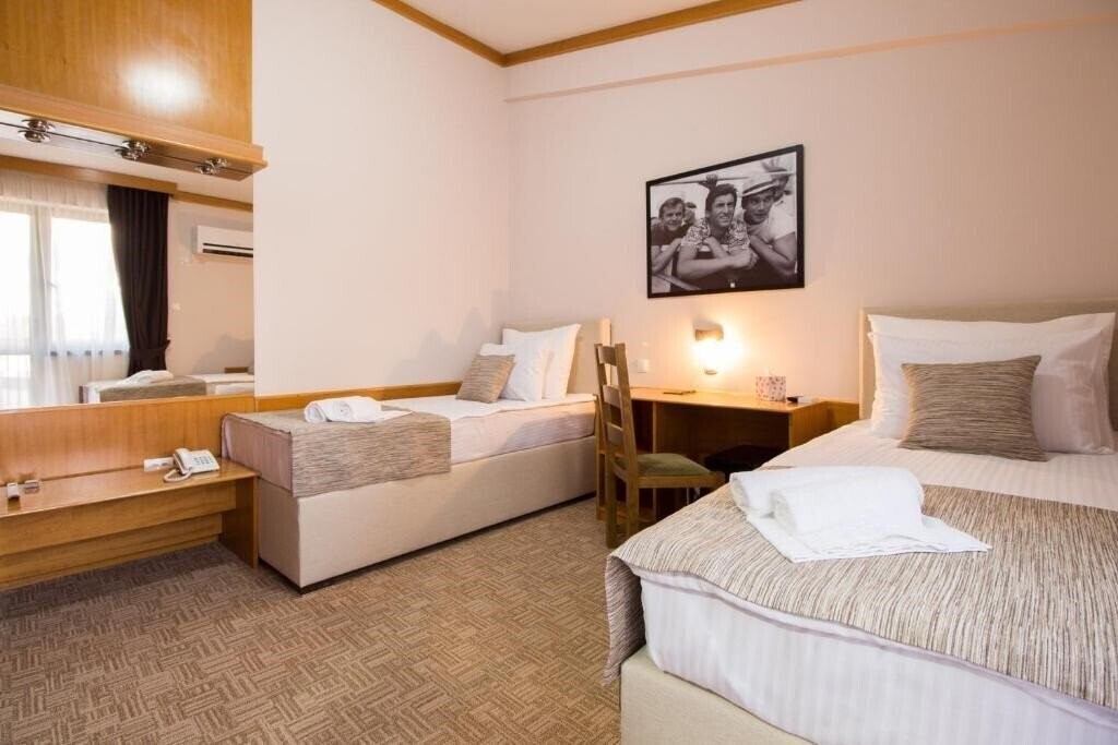 Фото Hotel Yugoslavia 3*