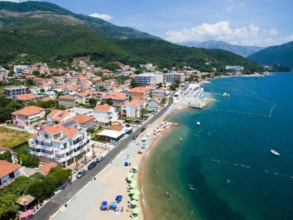 Отель Hotel Bela Roza 4*