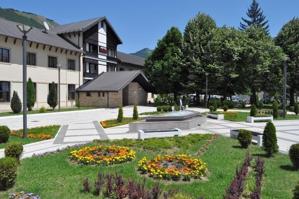 Отель Komovi Hotel 3*