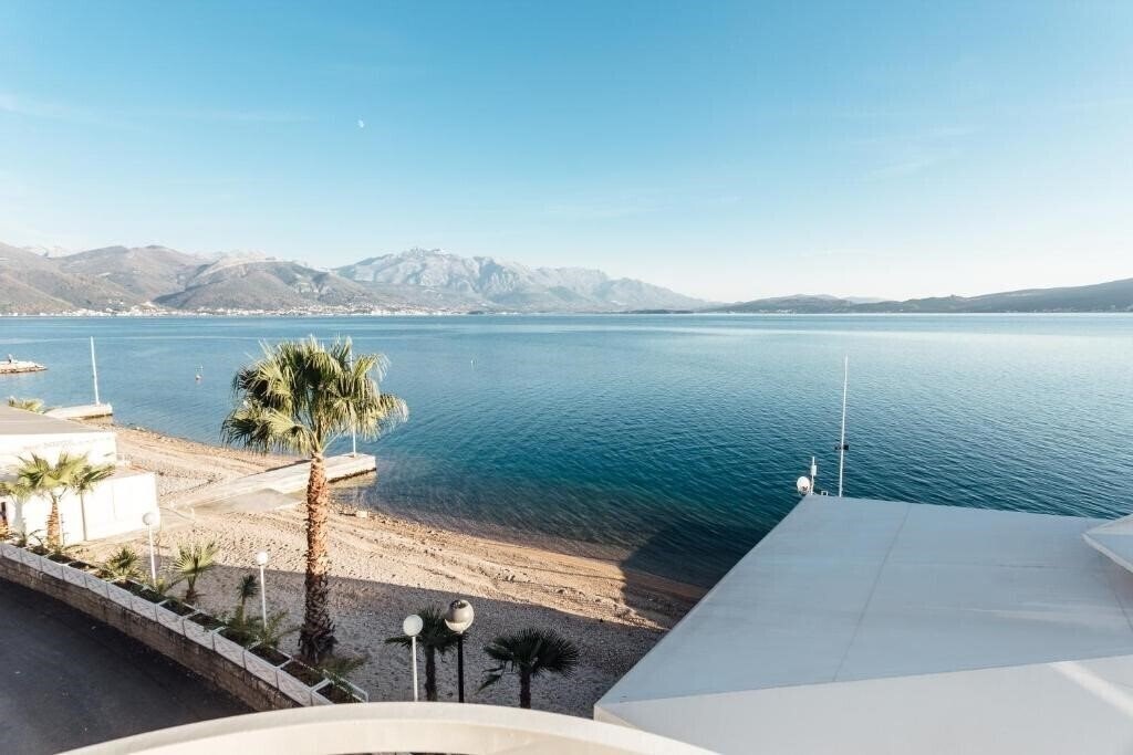 Azzurro Kotor 3* суреті