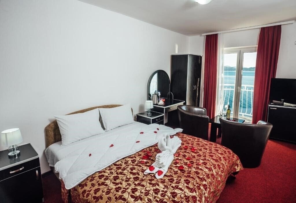 Azzurro Kotor 3* суреті