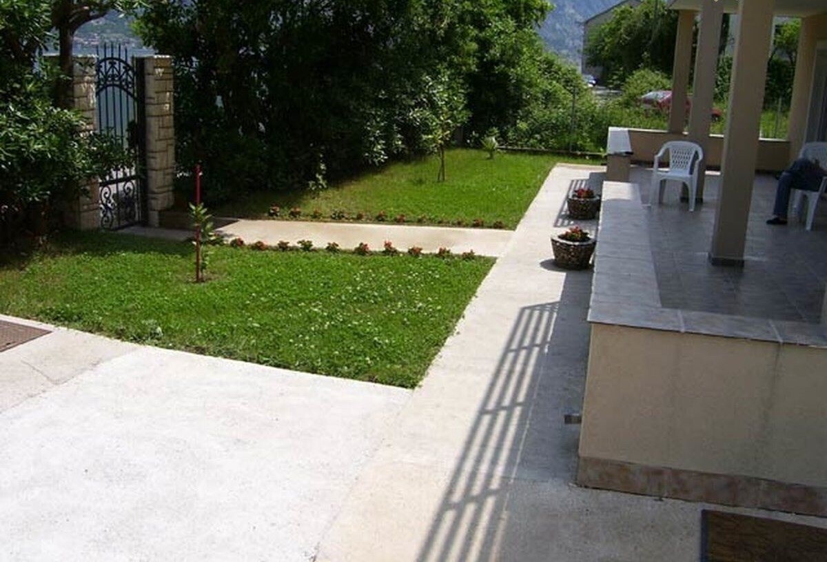 Prcanj 3* фотосуреті