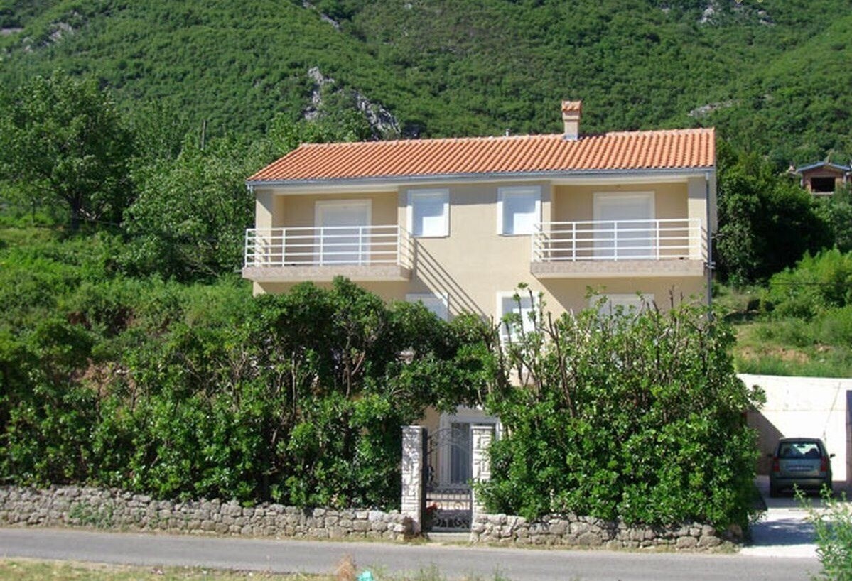 Prcanj 3* қонақ үйі