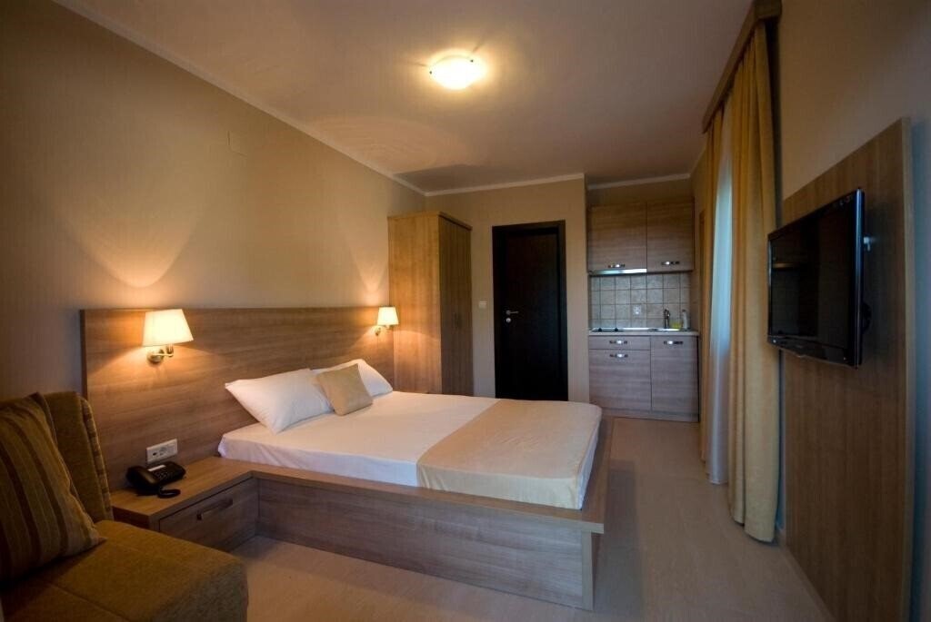 Отель Villa V Lux 4*
