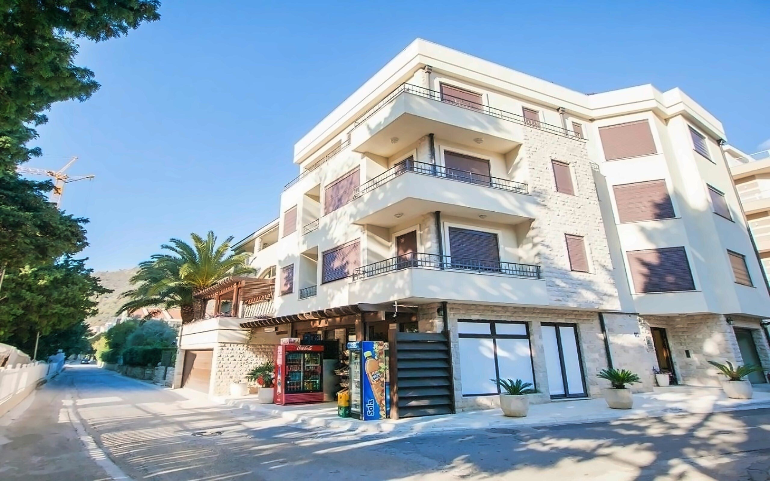 Azur Apartments 3* қонақ үйі