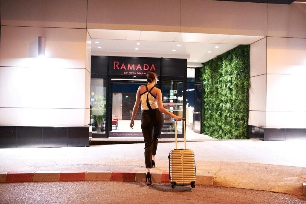Отель Hotel Ramada 4*