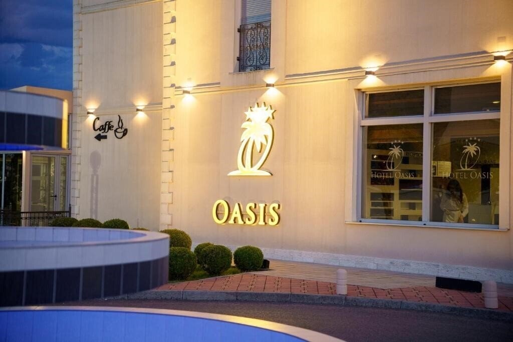 Отель Hotel Oasis 4*