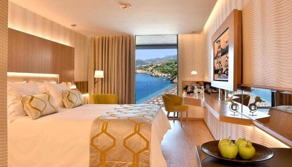 Фото Maestral Resort & Casino 5*