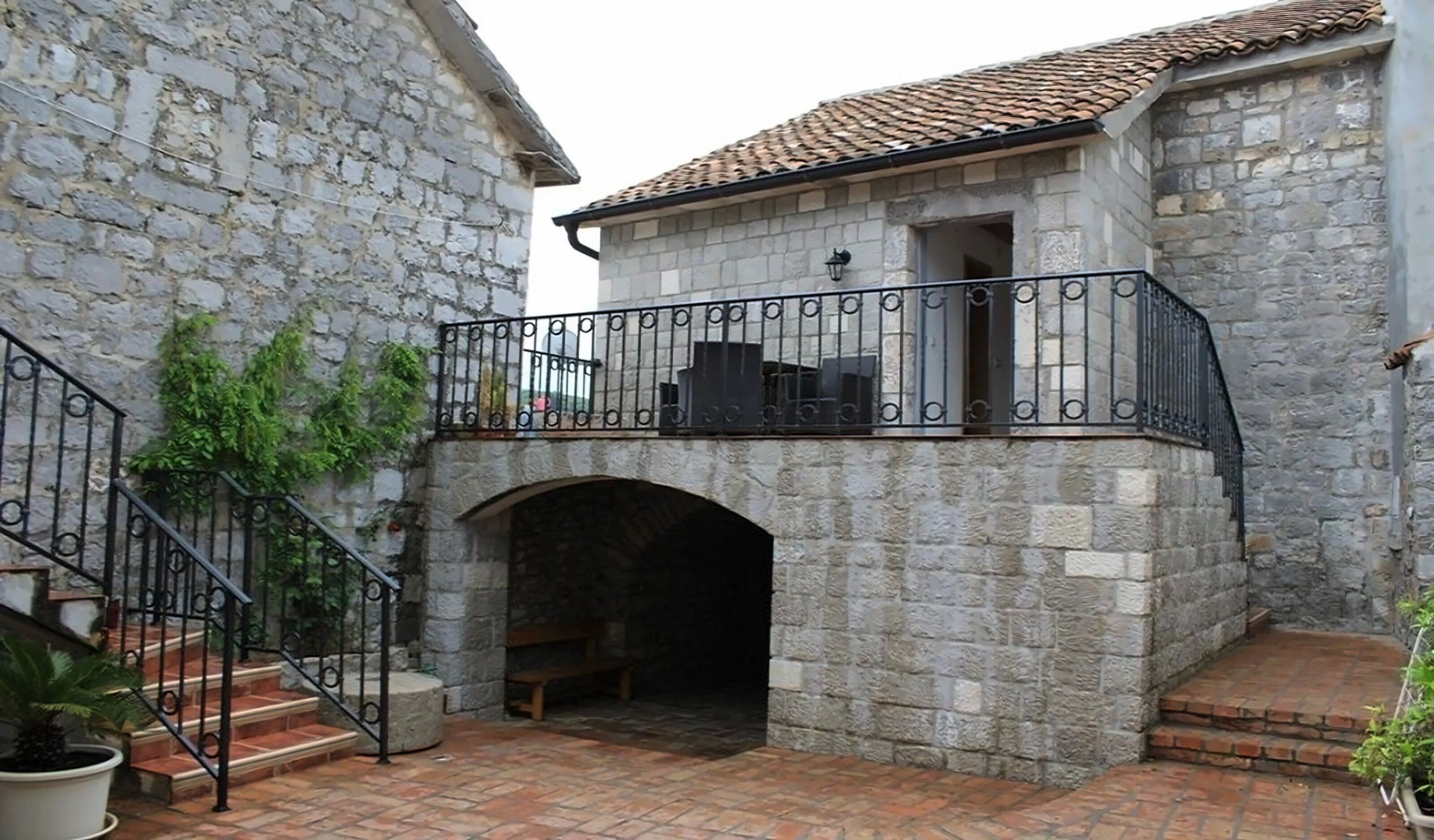 Фото House Bastion 4*