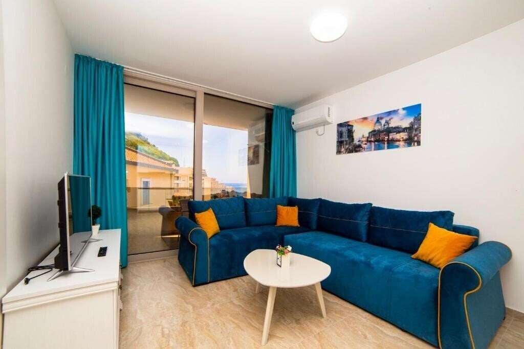 Фото Apartments Obala Aura 4*