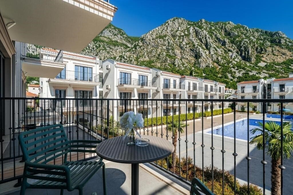 Отель Risan Bay 4*