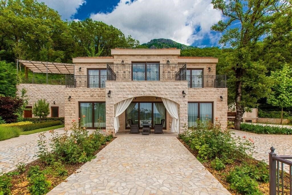 Hotel Oak Leaf Residences 5* суреті