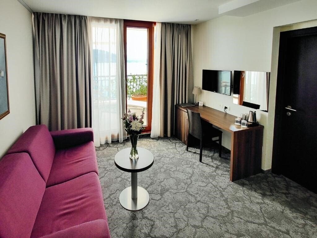 Pine 4* суреті