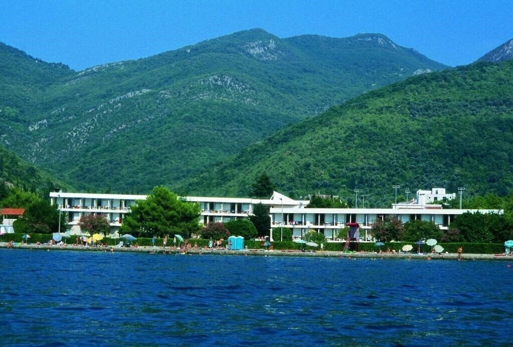 Отель Kamelija Tivat 2*