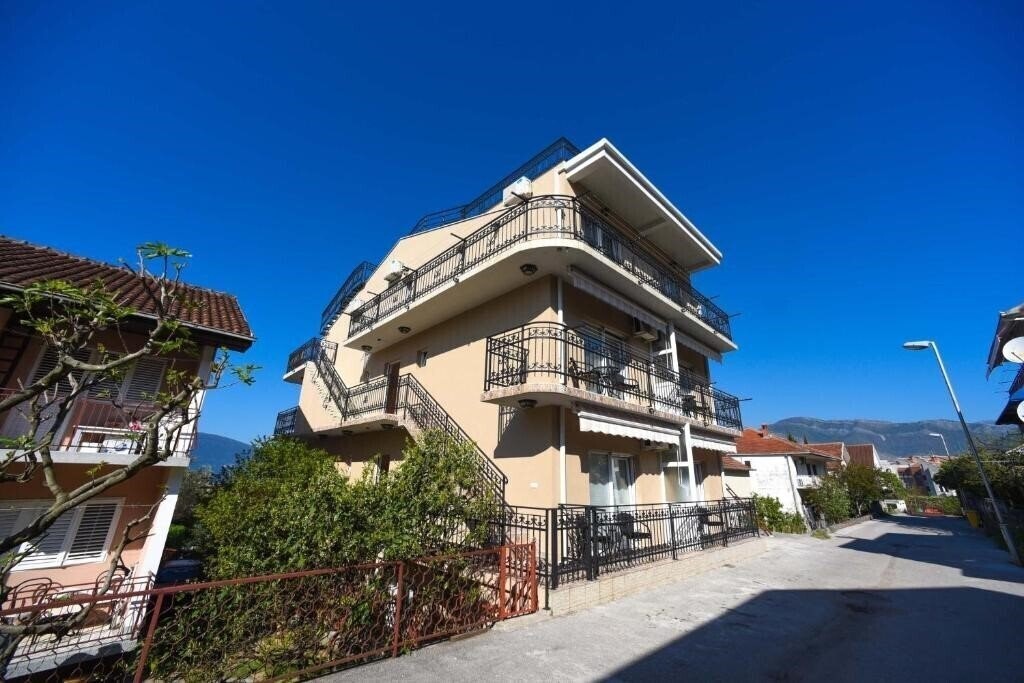 Отель D&D Apartments Tivat 4*