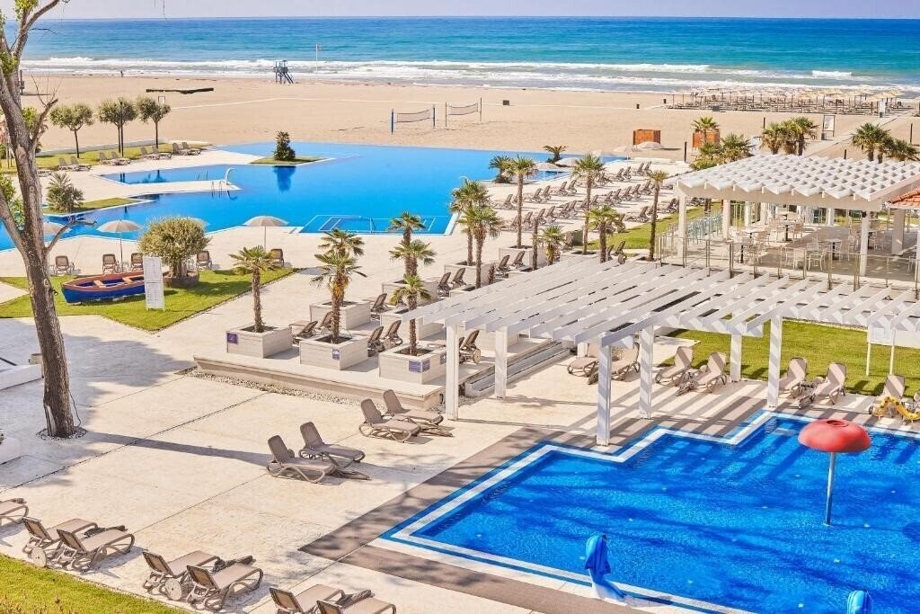 Отель Azul Beach Resort Montenegro 4*