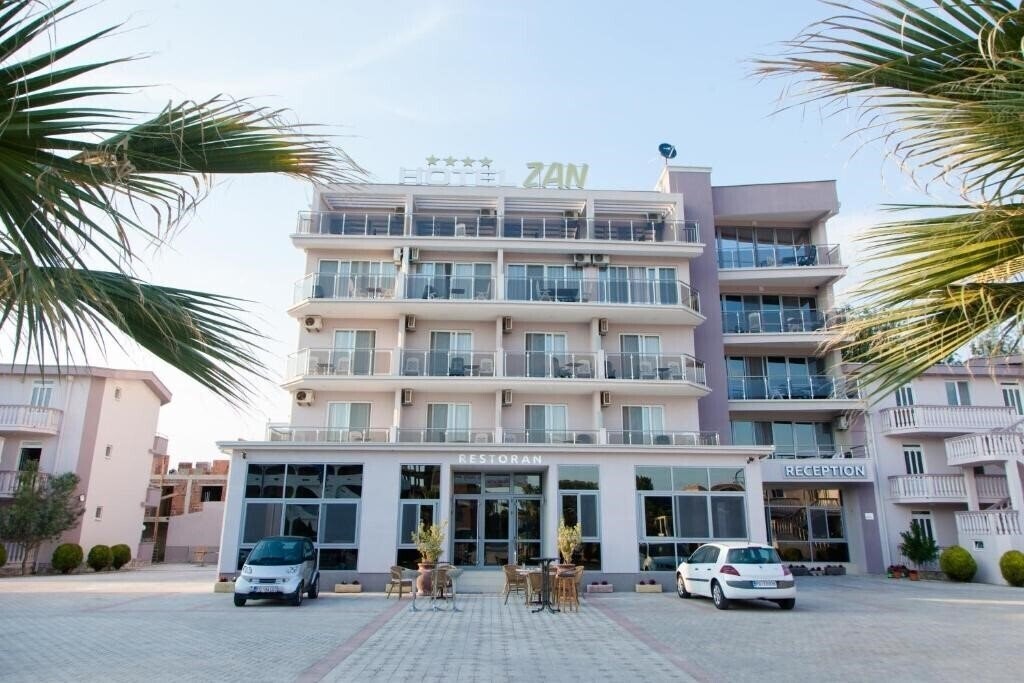 Отель Hotel Zan 3*
