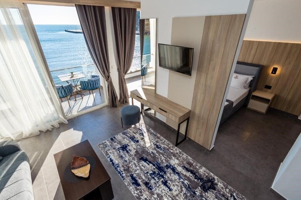 Фото Continental Hotel 4*