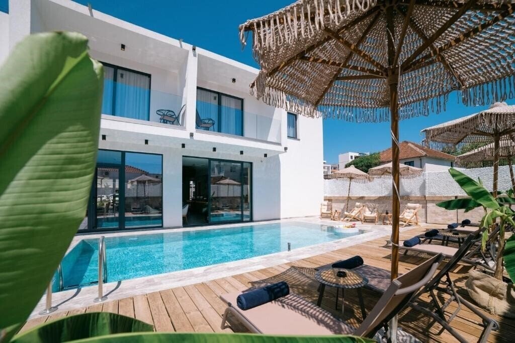 Фото Hotel Teuta 5*