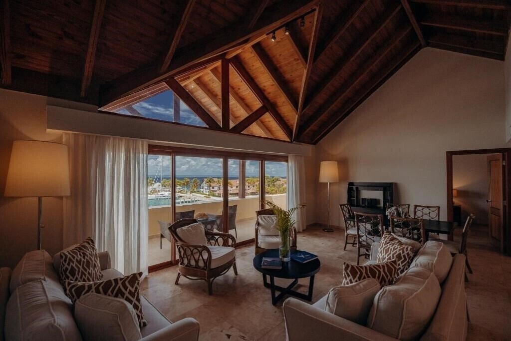 Фото The Bannister Hotel 5*