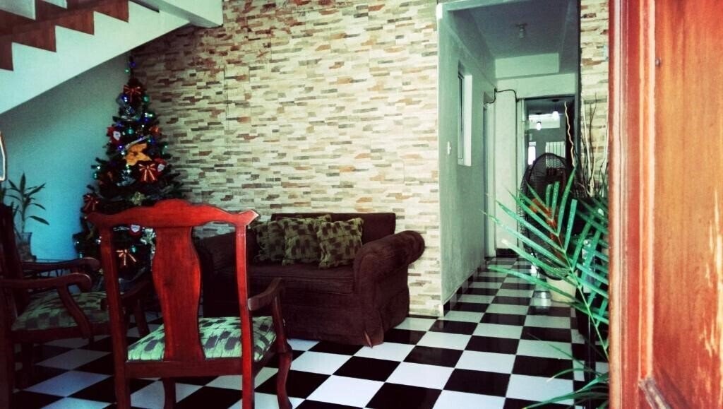 Фото Aarony House + 2*