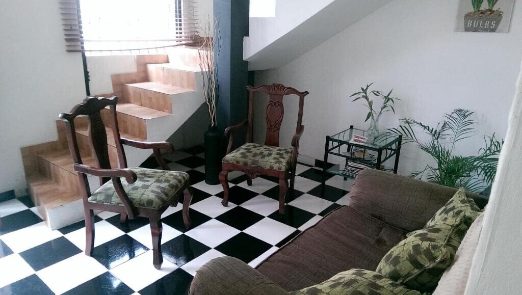 Aarony House + 2* қонақ үйі