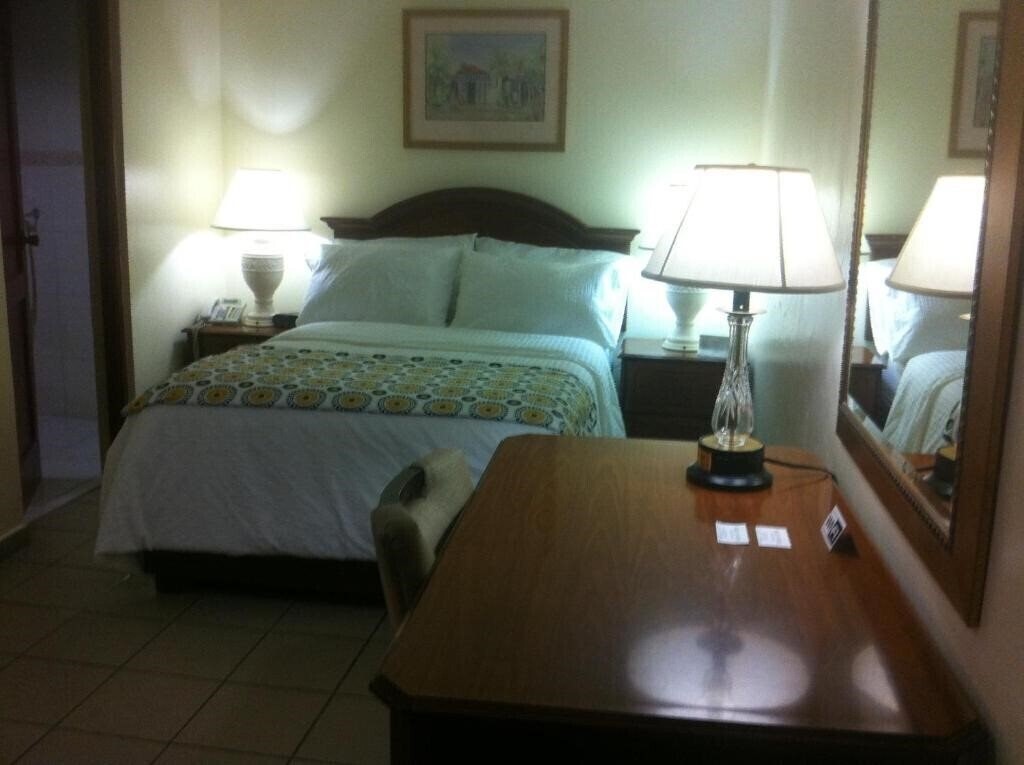 Отель Micro Hotel Condo Suites + 2*