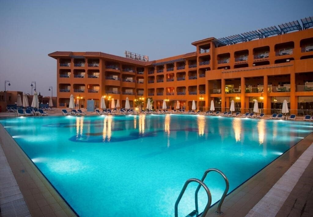 Отель Cancun Sokhna Resort & Villas 4*