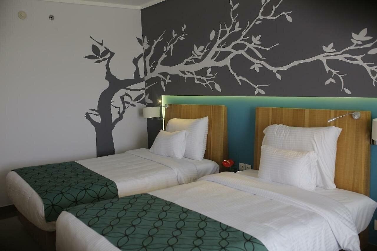 Фото Movenpick Resort & Golf Einbay 5*