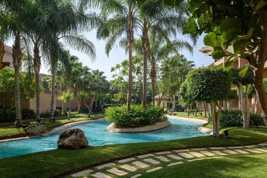 Фото Dusit Thani Lake View Cairo 5*