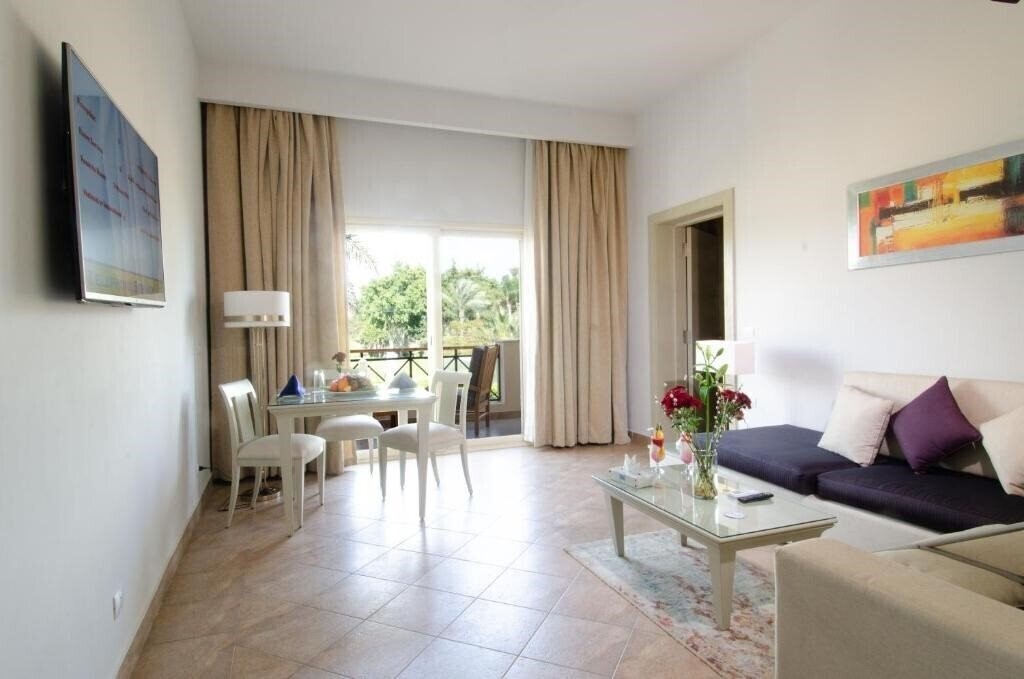 Картинка Swiss Inn Pyramids Golf 5*