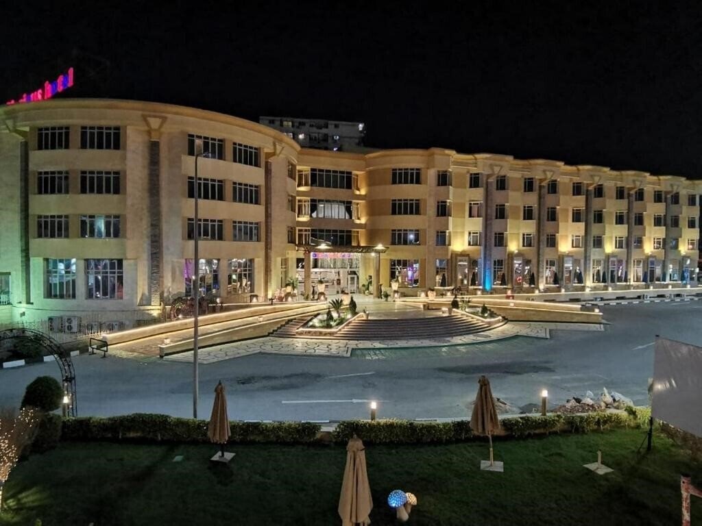 Отель Glorious 4*