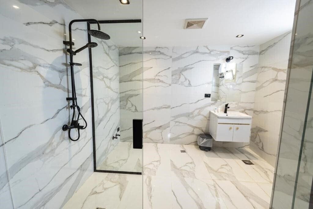 Картинка Golden House 2*